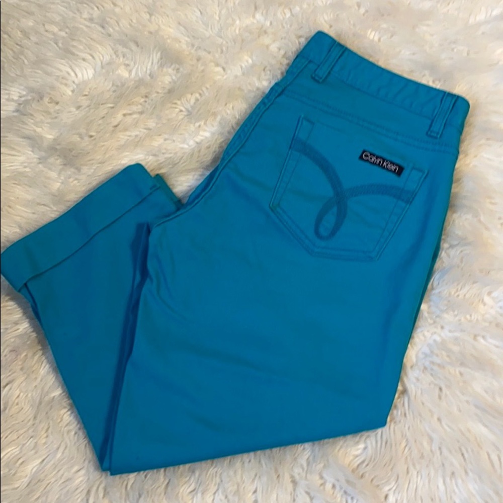 VINTAGE CALVIN KLEIN TURQUOISE DENIM CAPRIS